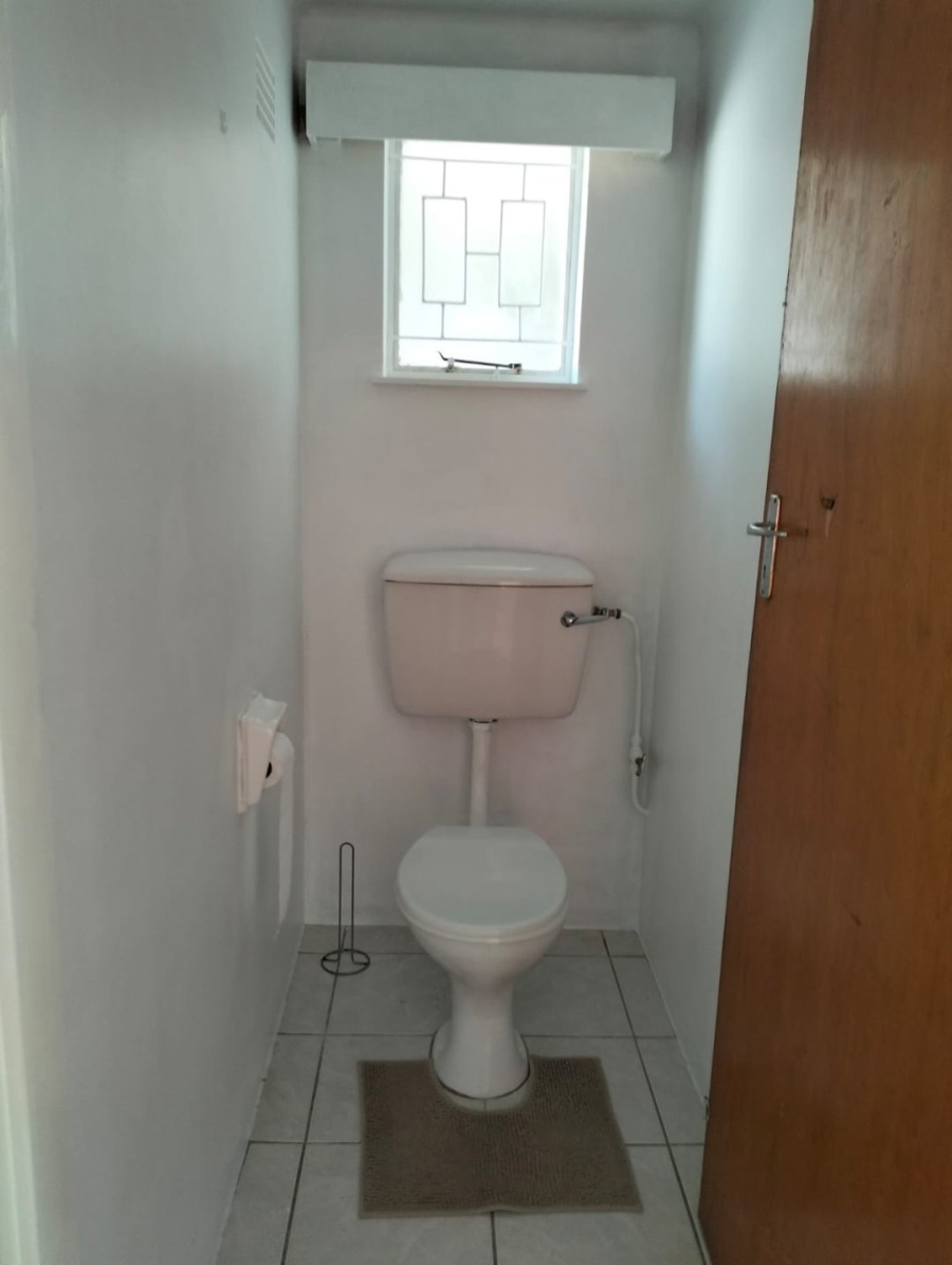 5 Bedroom Property for Sale in Sunnyridge Eastern Cape